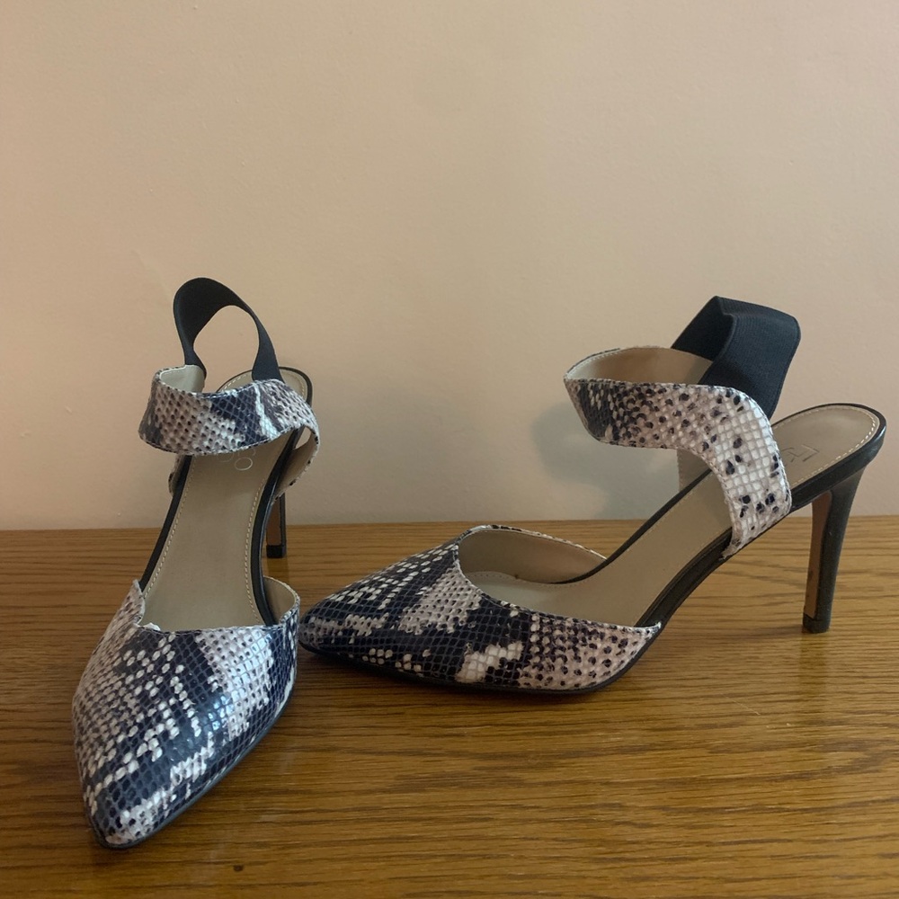 Elegant Snakeskin Patterned Women's Heels